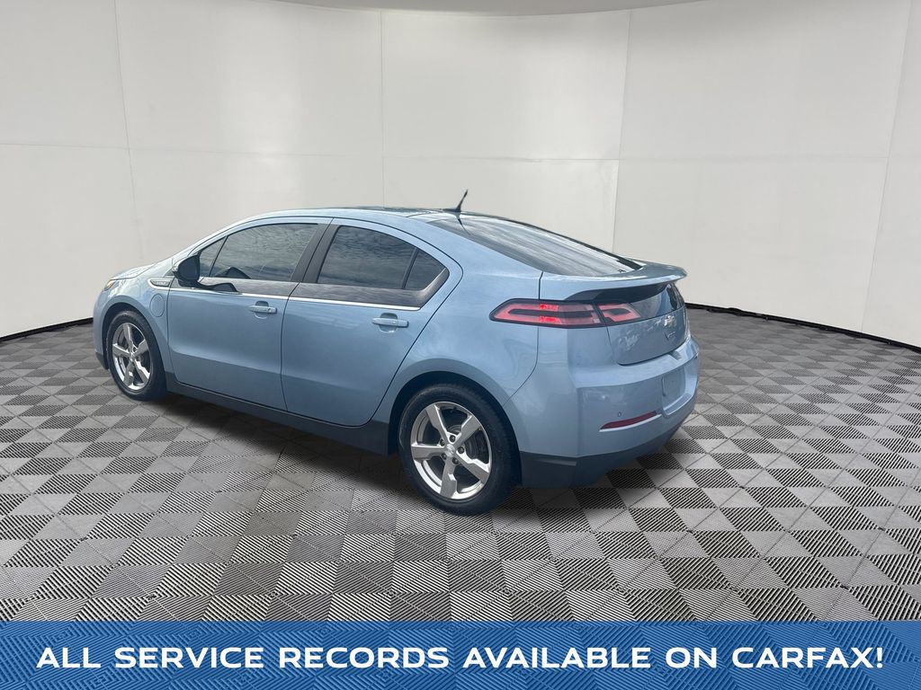 2013 Chevrolet Volt view 3