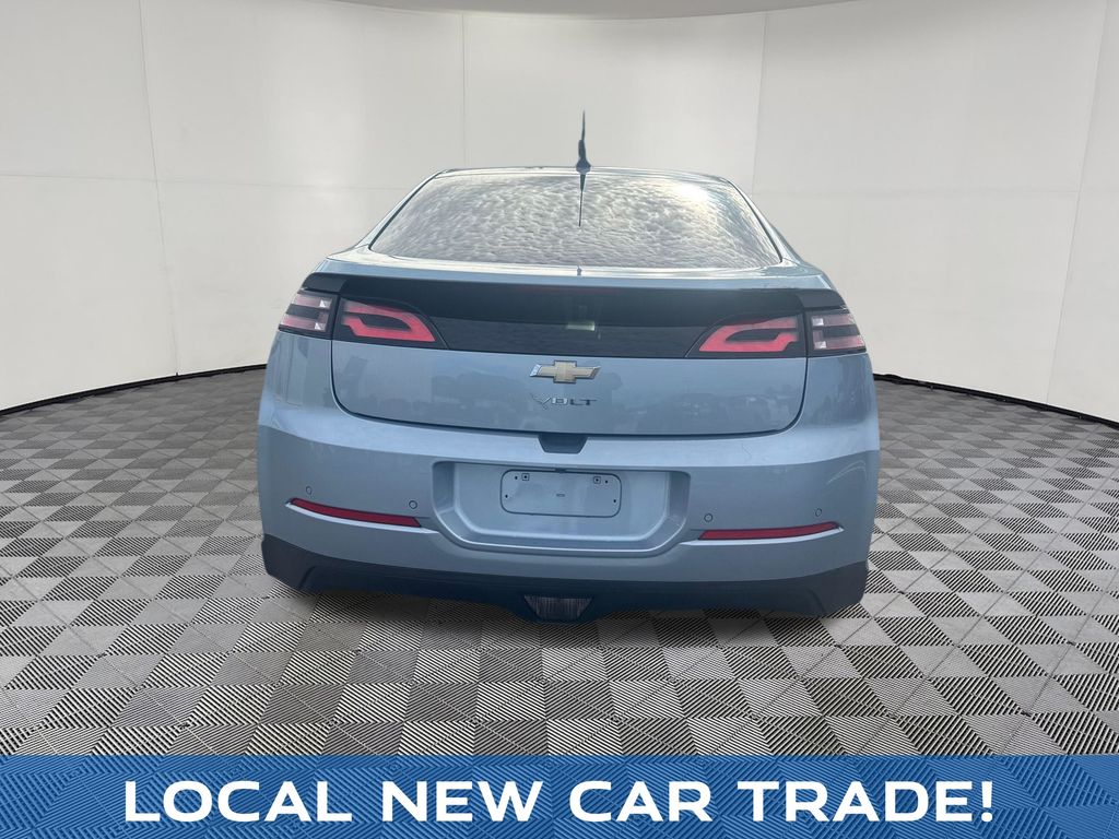 2013 Chevrolet Volt view 4