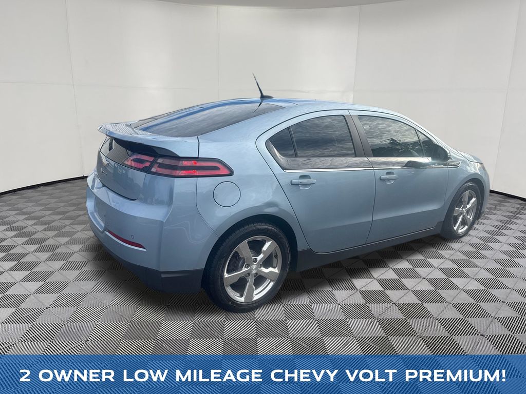 2013 Chevrolet Volt view 5