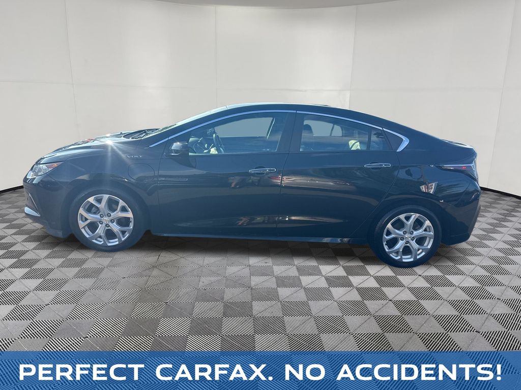 2018 Chevrolet Volt view 2