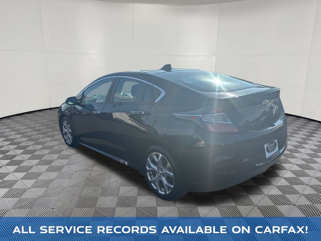 2018 Chevrolet Volt view 3