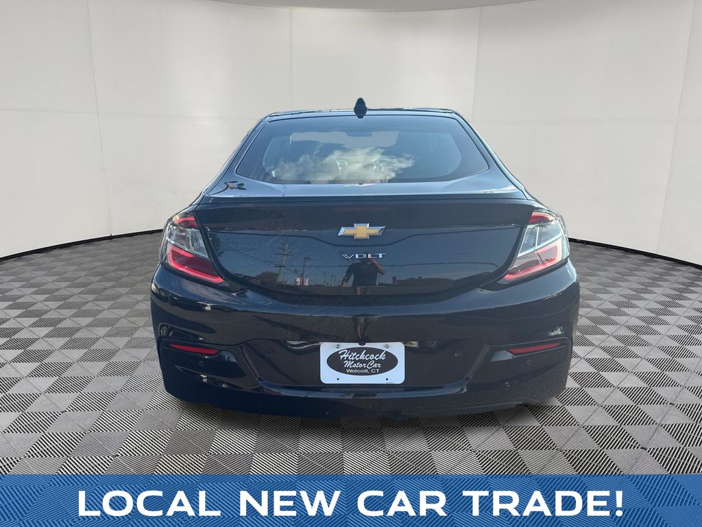 2018 Chevrolet Volt view 4
