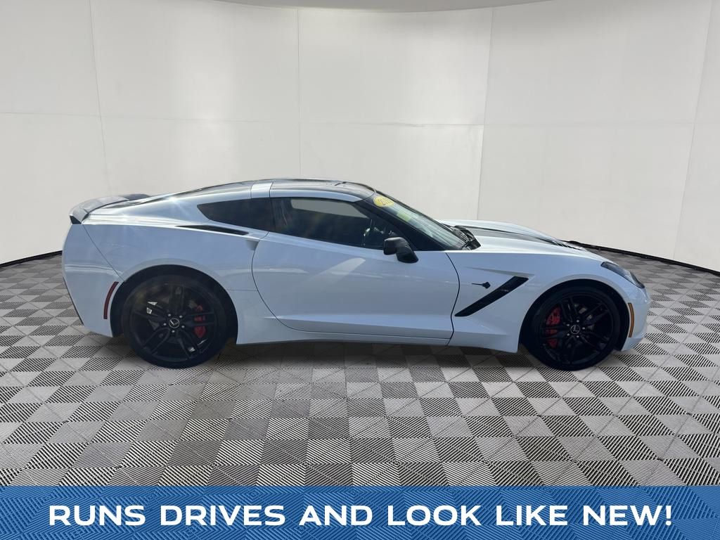 2015 Chevrolet Corvette view 4