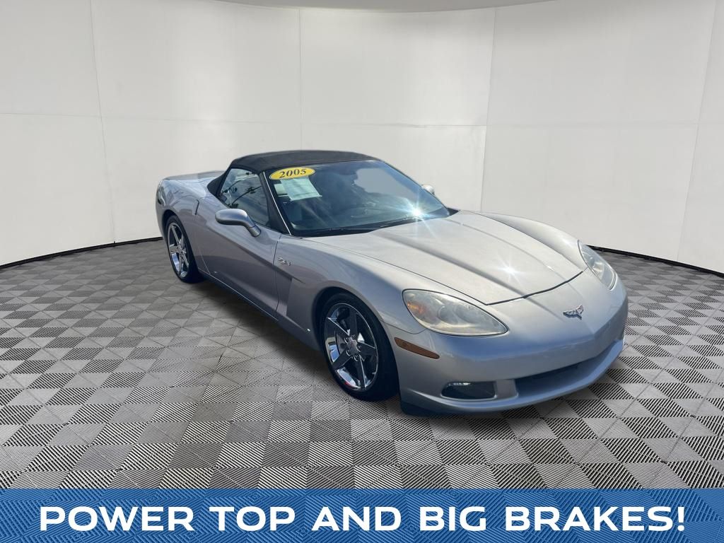 2005 Chevrolet Corvette view 3