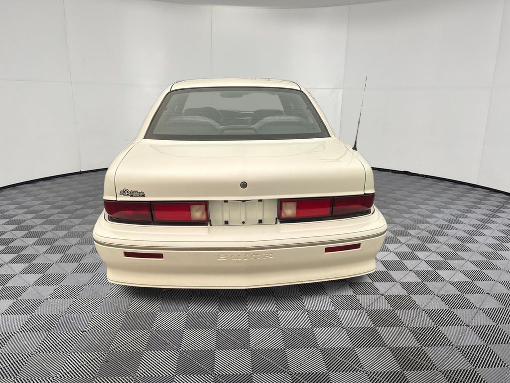 1995 Buick Skylark view 4