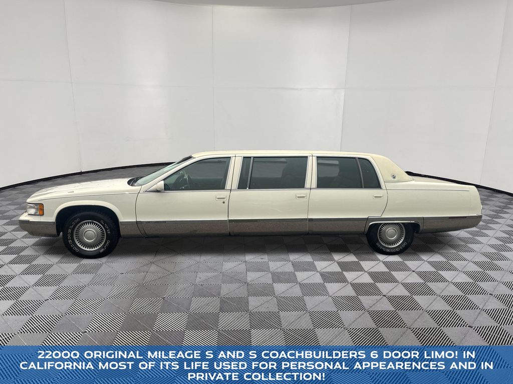 1995 Cadillac Fleetwood view 2