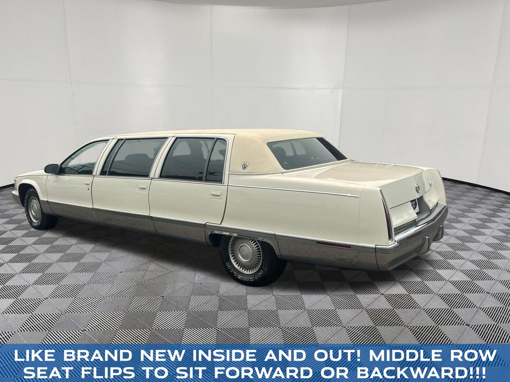 1995 Cadillac Fleetwood view 3