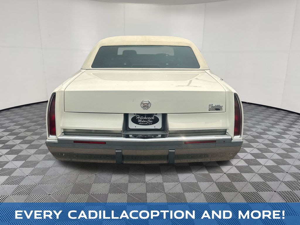 1995 Cadillac Fleetwood view 4