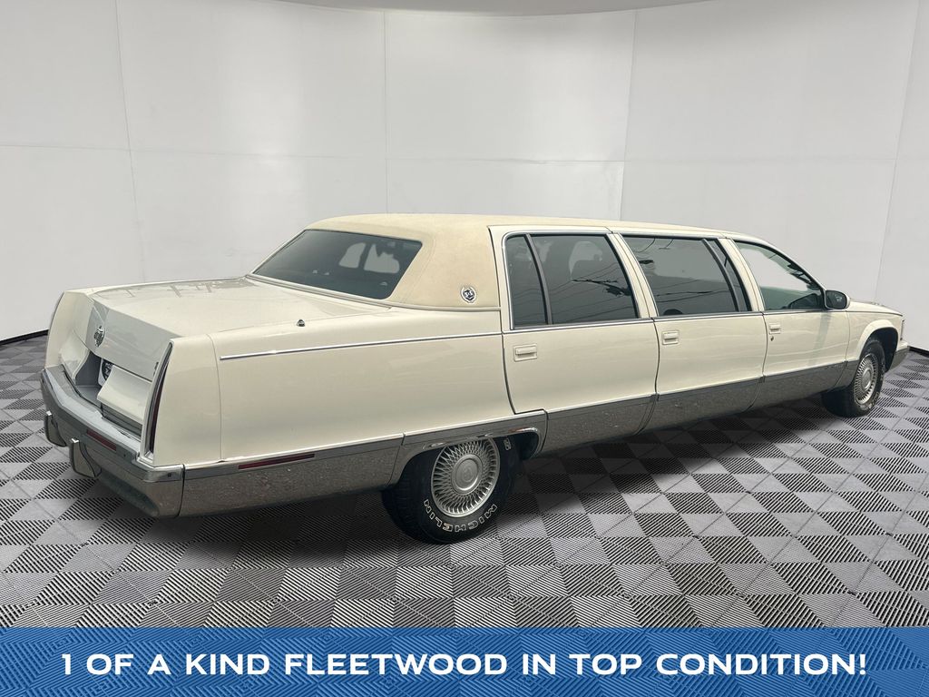 1995 Cadillac Fleetwood view 5