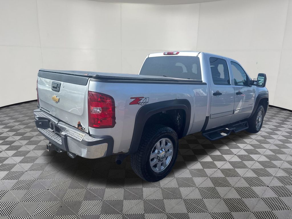 2011 Chevrolet Silverado 2500HD view 5