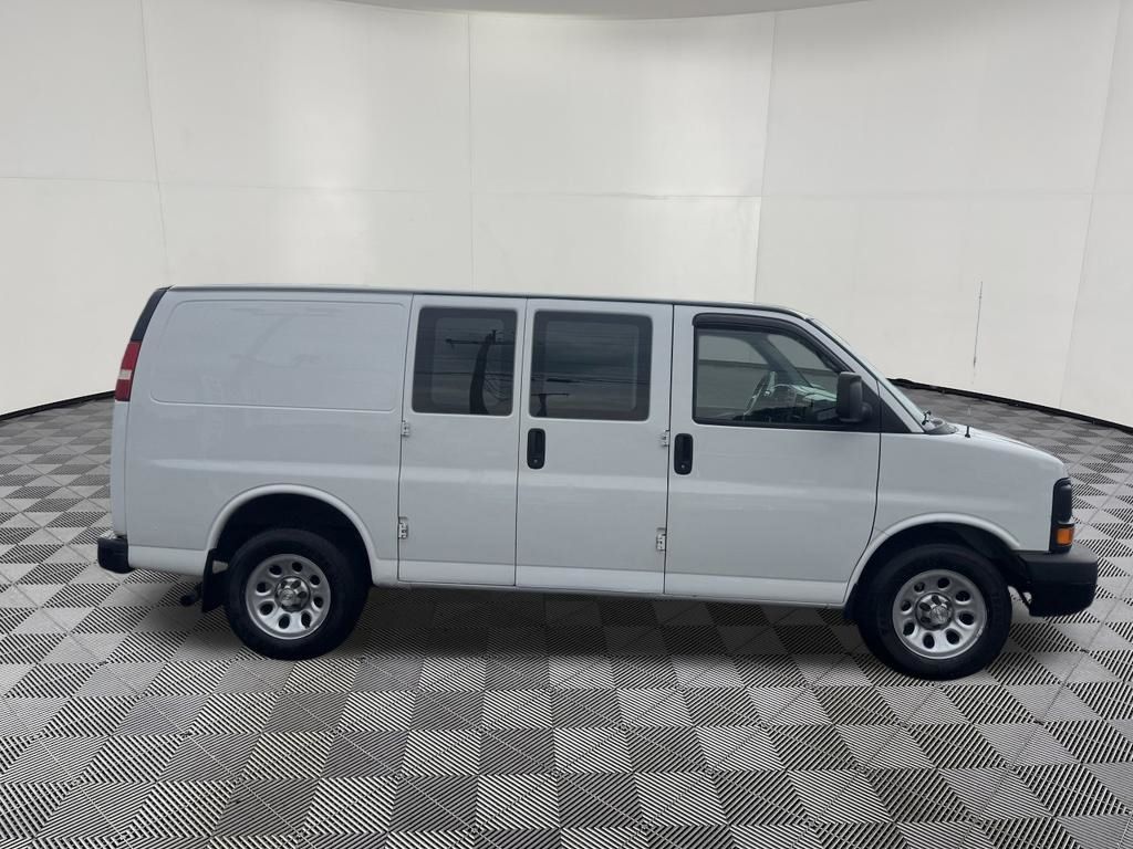 2014 Chevrolet Express 1500 view 4