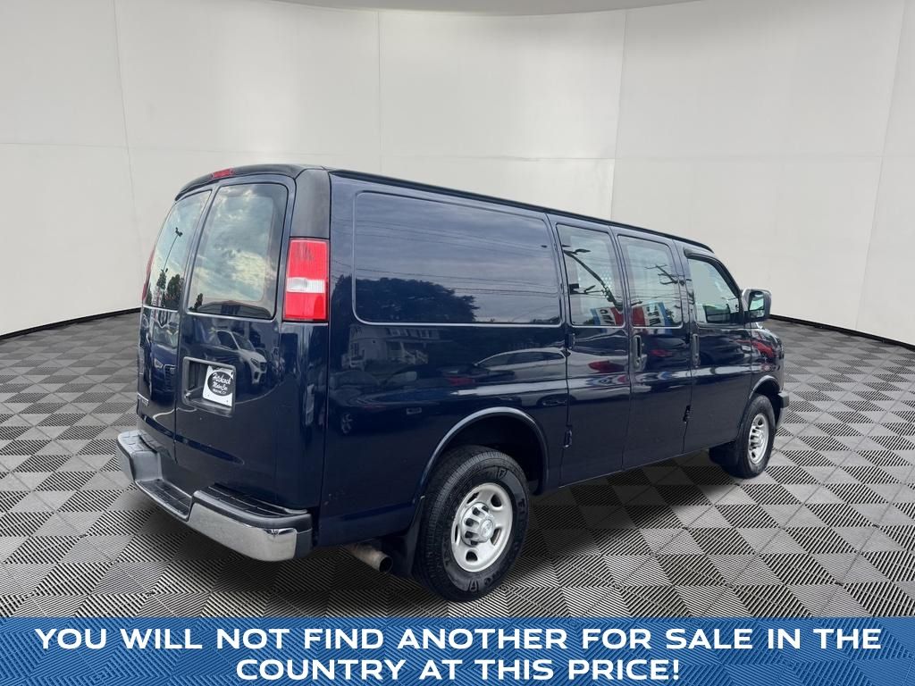 2017 Chevrolet Express 3500 view 5