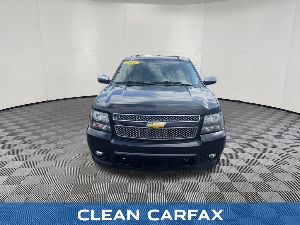 2013 Chevrolet Suburban 1500 view 2