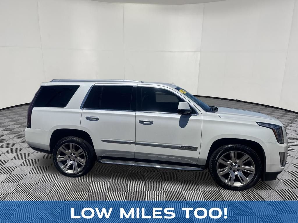 2016 Cadillac Escalade view 4