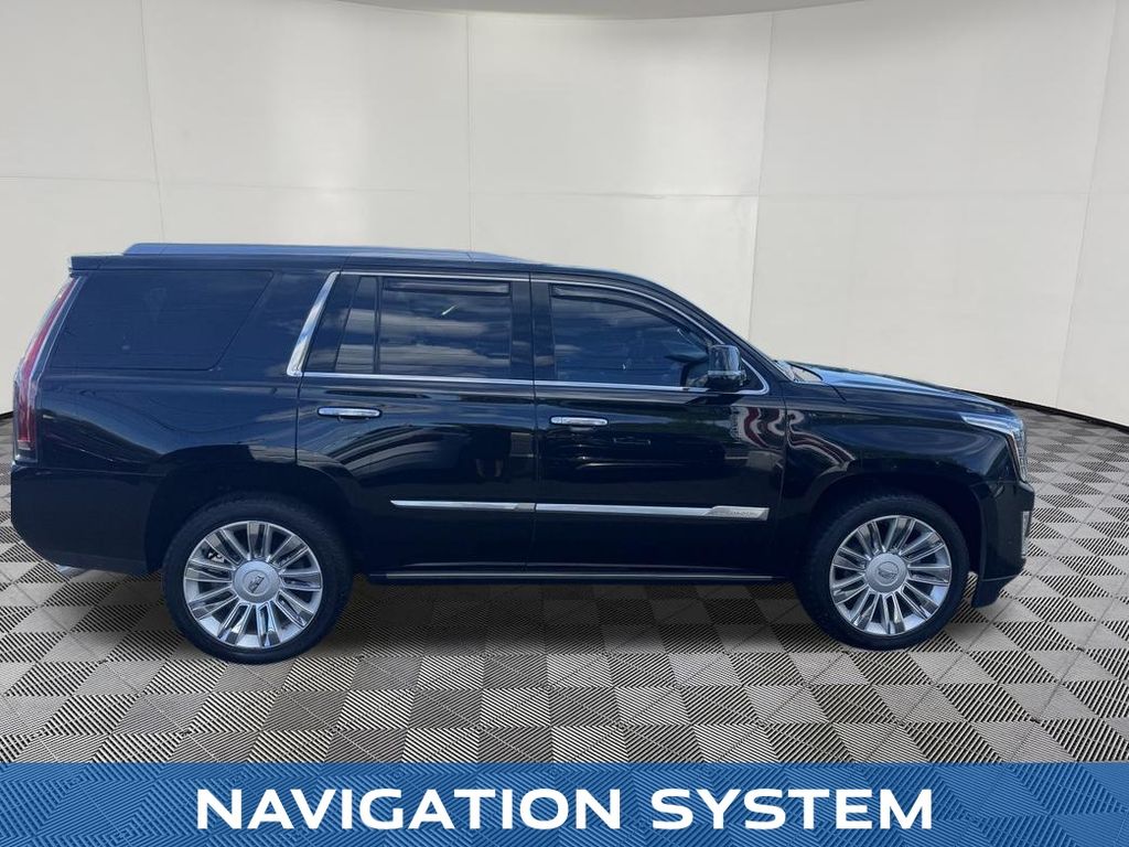 2018 Cadillac Escalade view 4