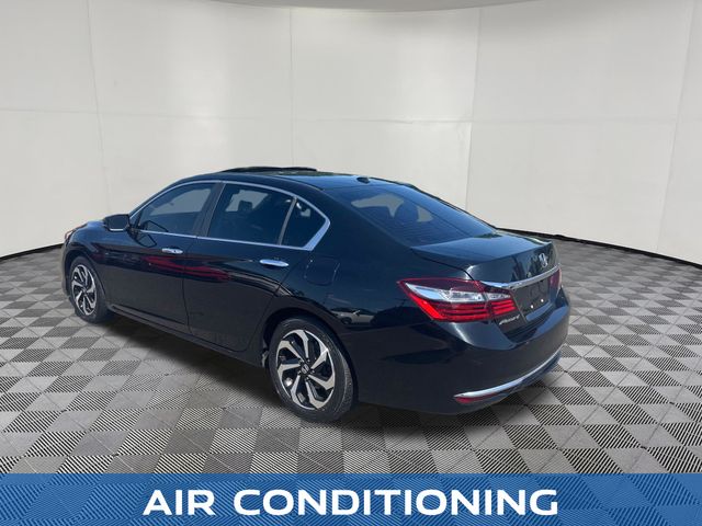 2016 Honda Accord view 3