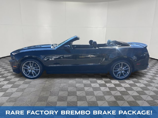 2013 Ford Mustang view 3