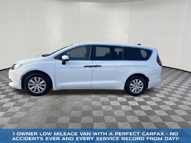 2020 Chrysler Voyager view 3