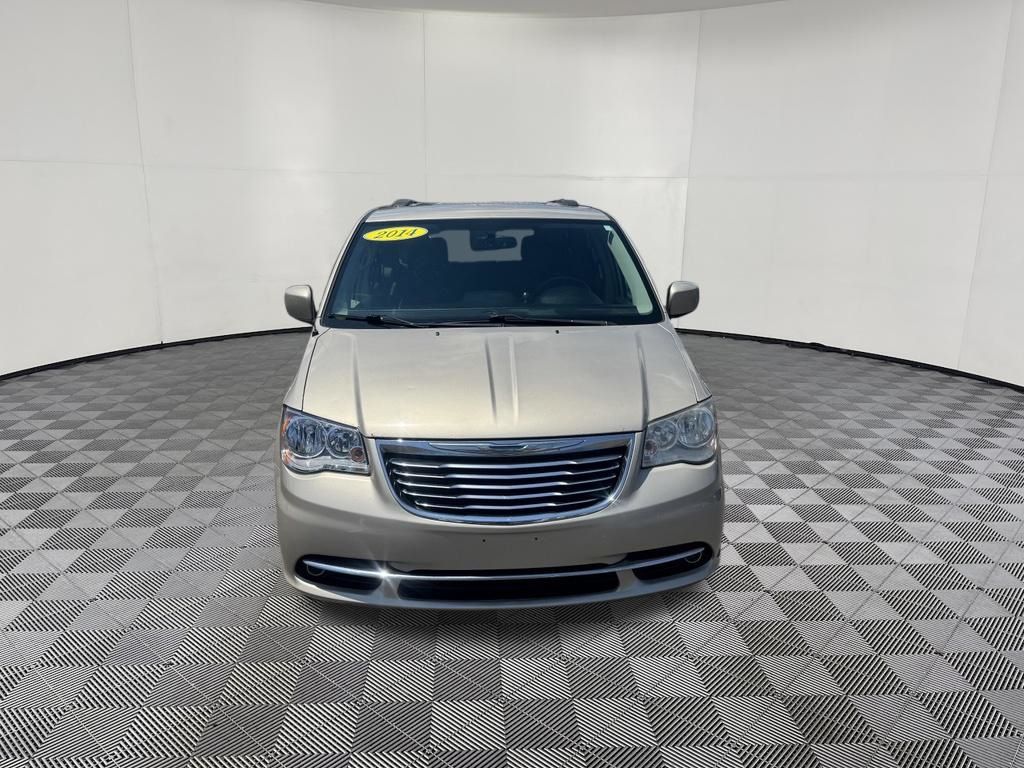 2014 Chrysler Town & Country view 2