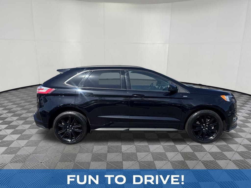 2022 Ford Edge view 4
