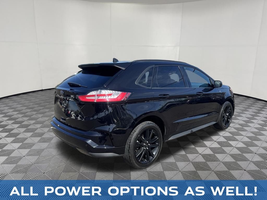2022 Ford Edge view 5