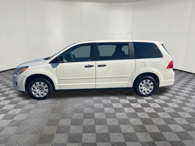 2009 Volkswagen Routan view 2