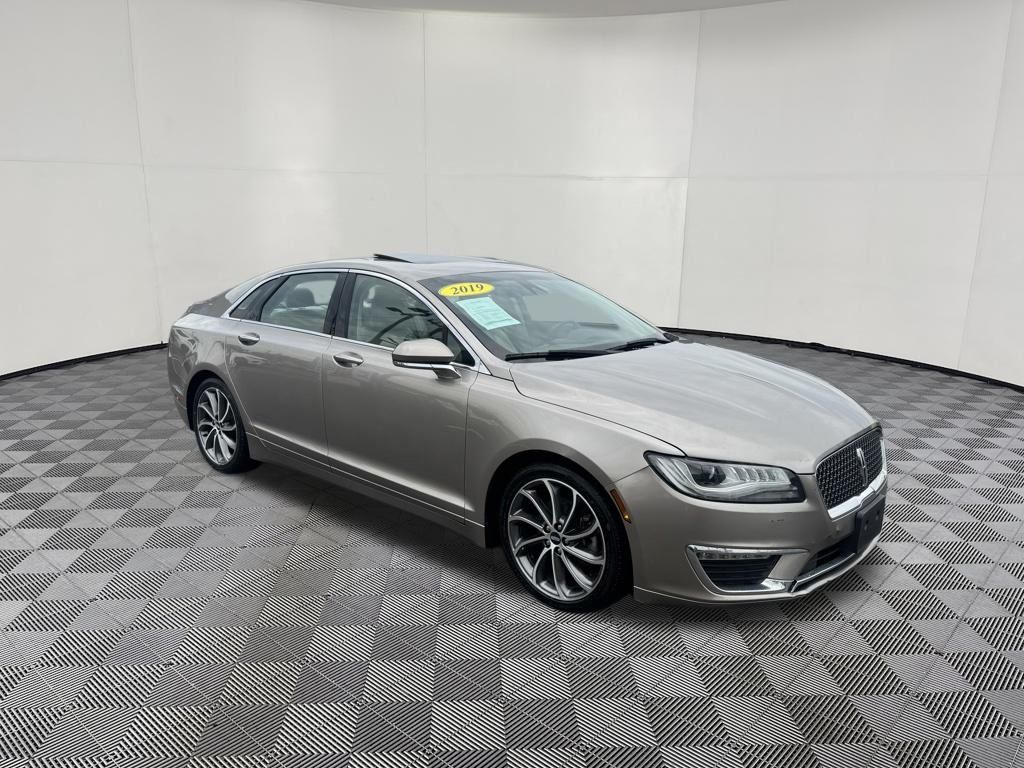 2019 Lincoln MKZ view 3