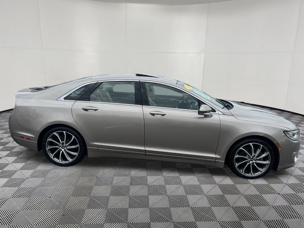 2019 Lincoln MKZ view 4