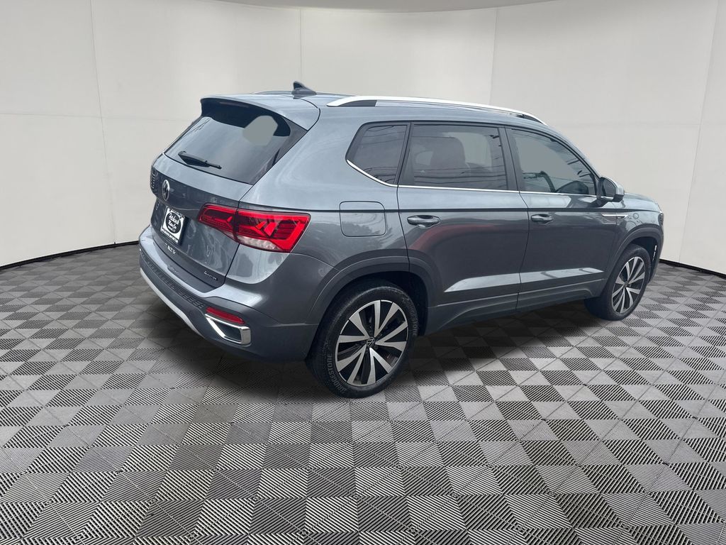 2022 Volkswagen Taos view 5