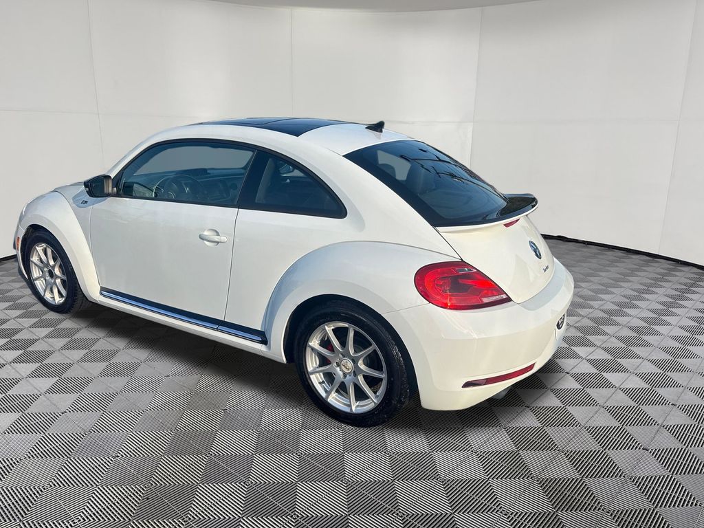 2016 Volkswagen Beetle view 3