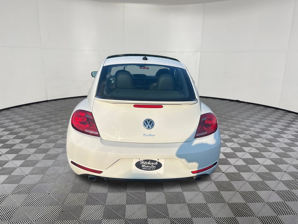 2016 Volkswagen Beetle view 4