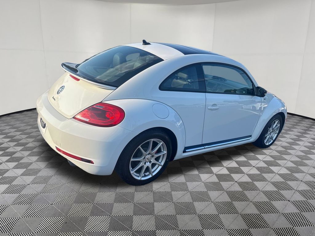 2016 Volkswagen Beetle view 5