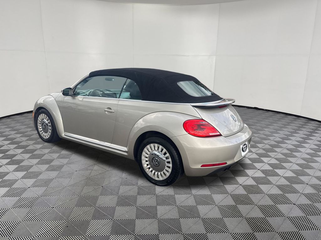 2014 Volkswagen Beetle view 3