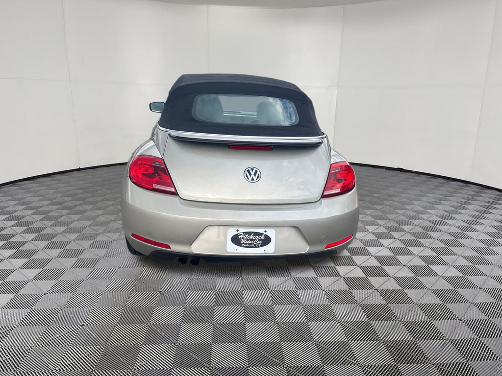 2014 Volkswagen Beetle view 4
