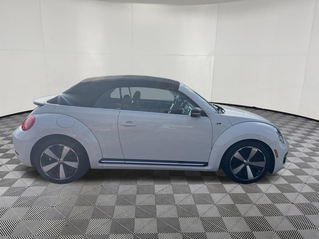 2014 Volkswagen Beetle view 4