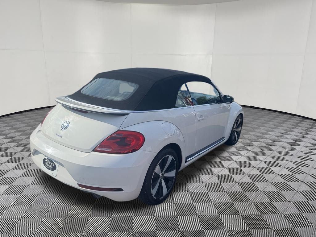 2014 Volkswagen Beetle view 5