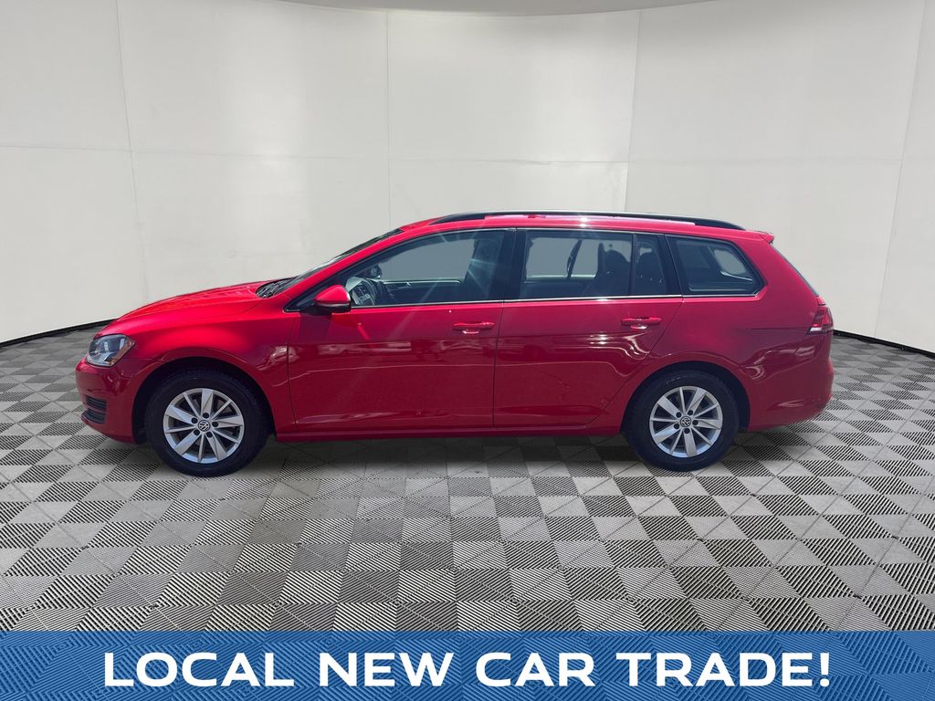 2017 Volkswagen Golf SportWagen view 2