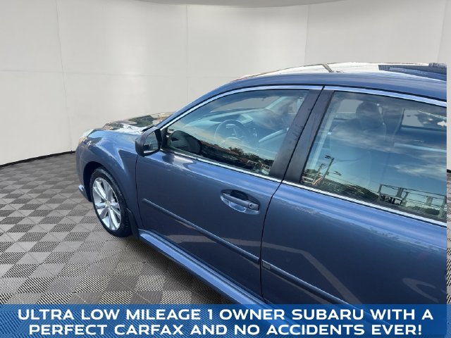 2014 Subaru Legacy view 3