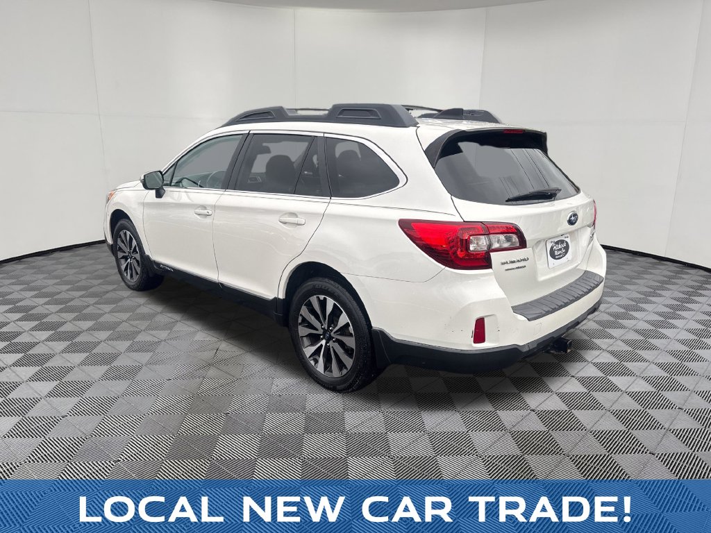 2016 Subaru Outback view 4