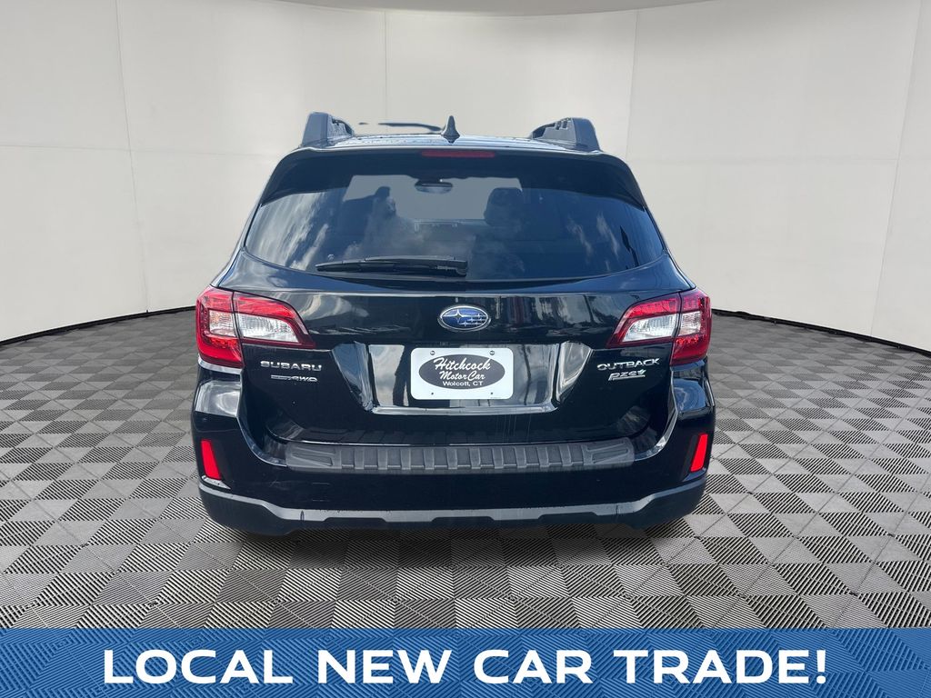2016 Subaru Outback view 4