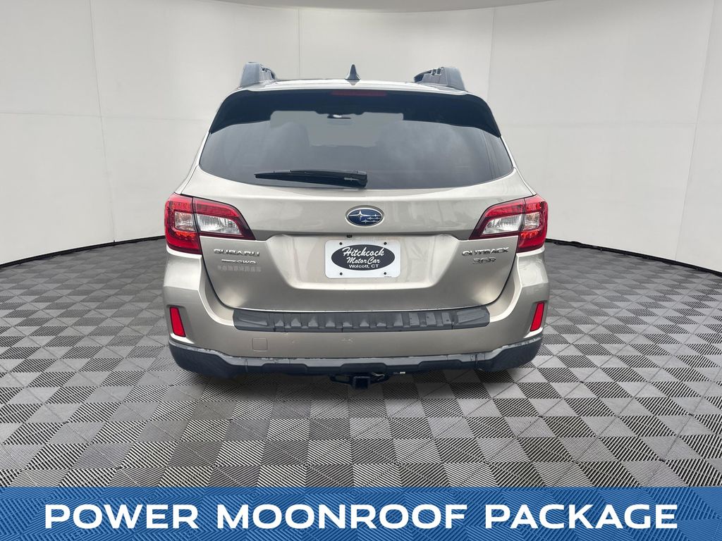2016 Subaru Outback view 4