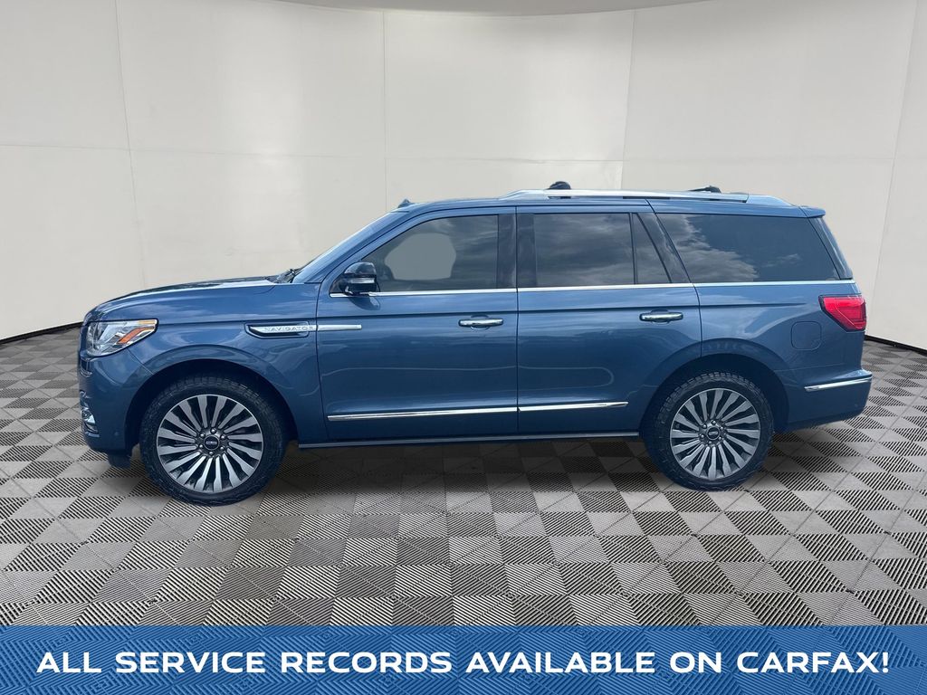 2018 Lincoln Navigator view 2