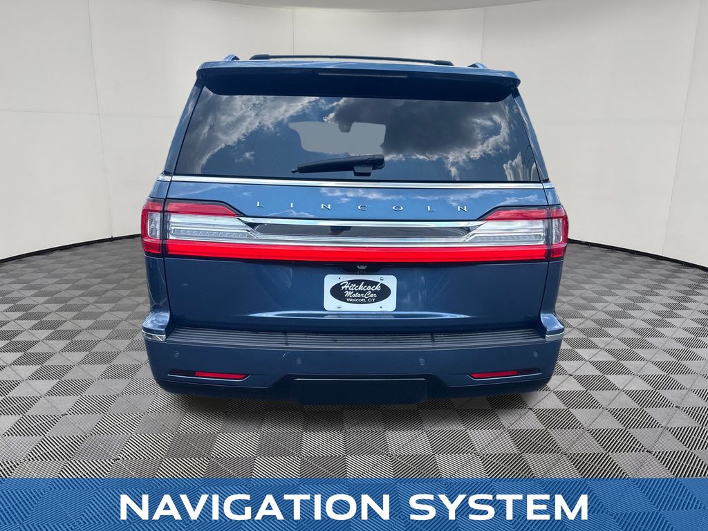 2018 Lincoln Navigator view 4