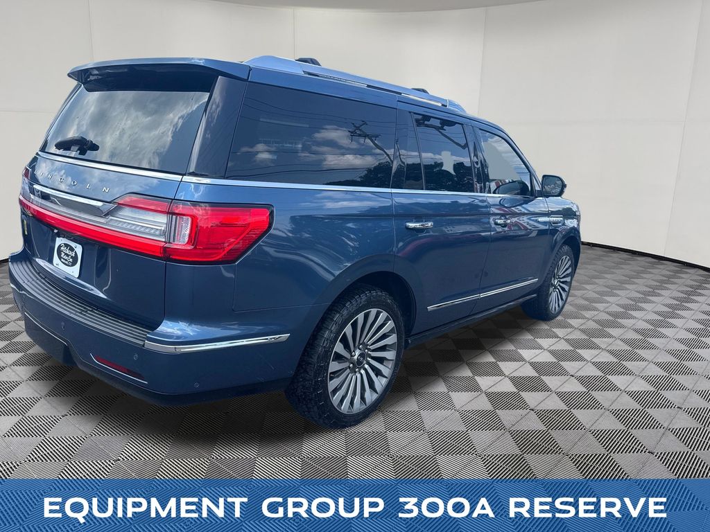 2018 Lincoln Navigator view 5