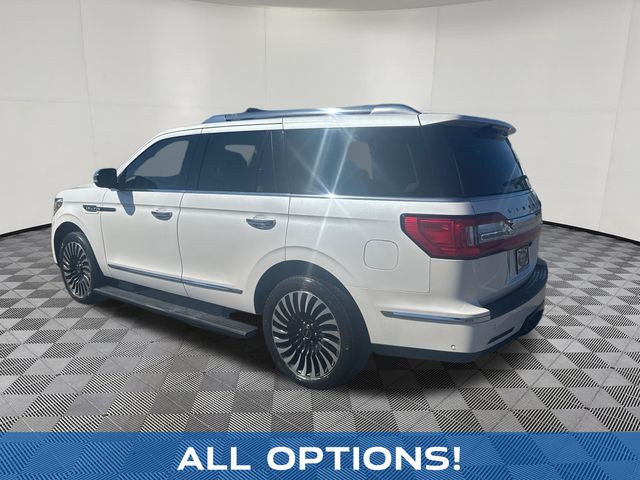 2018 Lincoln Navigator view 3