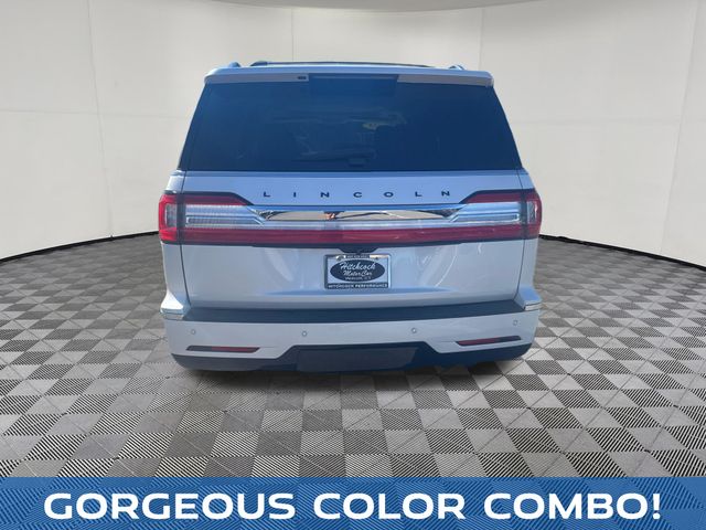 2018 Lincoln Navigator view 4