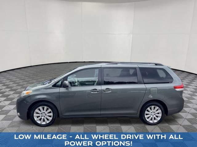 2014 Toyota Sienna view 2