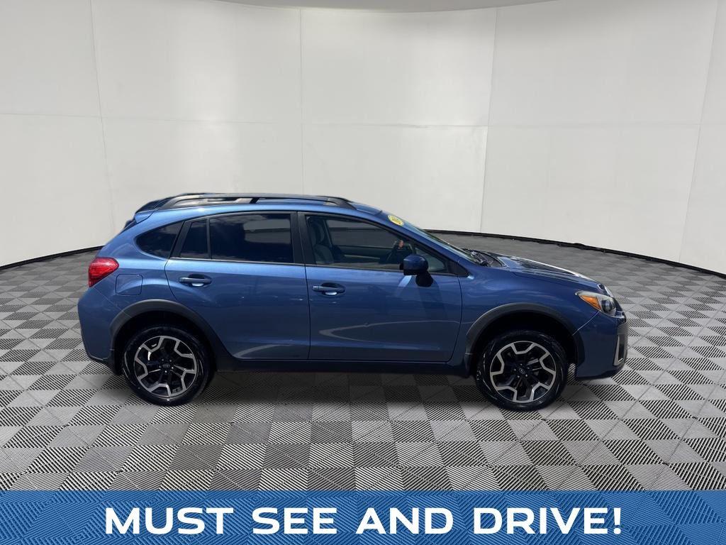 2016 Subaru Crosstrek view 4
