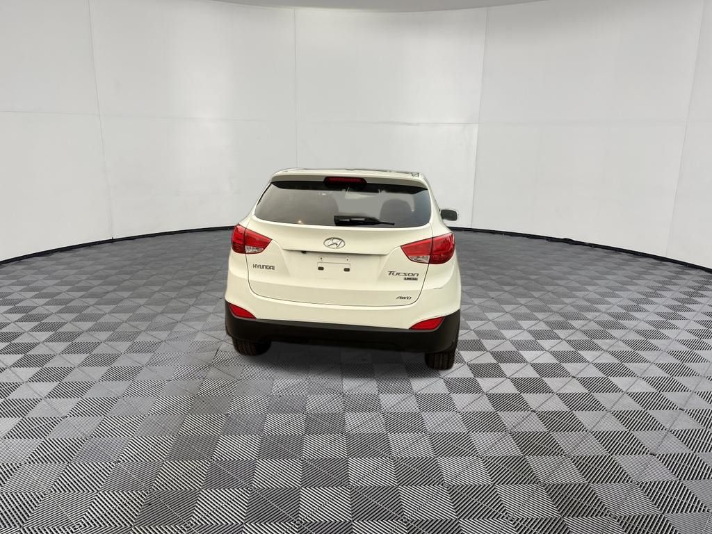 2011 Hyundai Tucson view 4