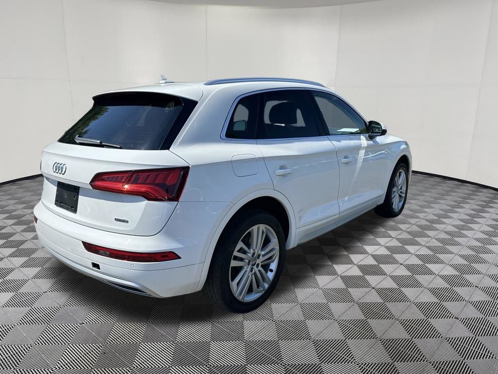 2020 Audi Q5 view 5